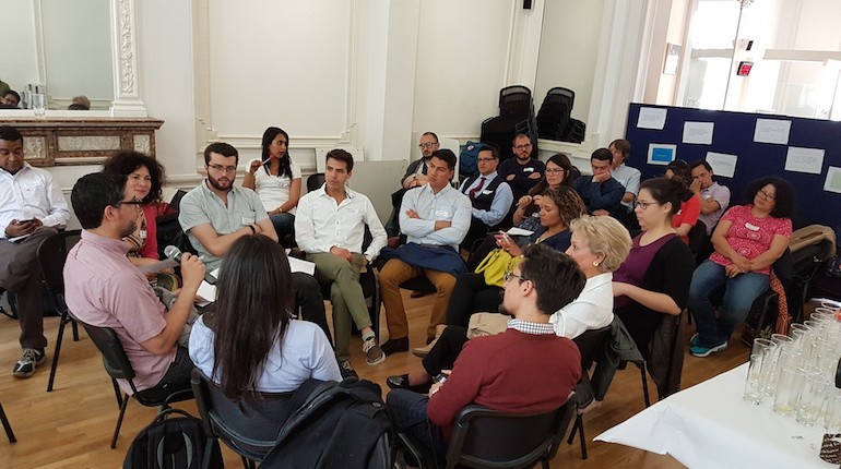 Estudiantes e investigadores colombianos en el Reino Unido debaten sobre la situación de la Ciencia en nuestro país.